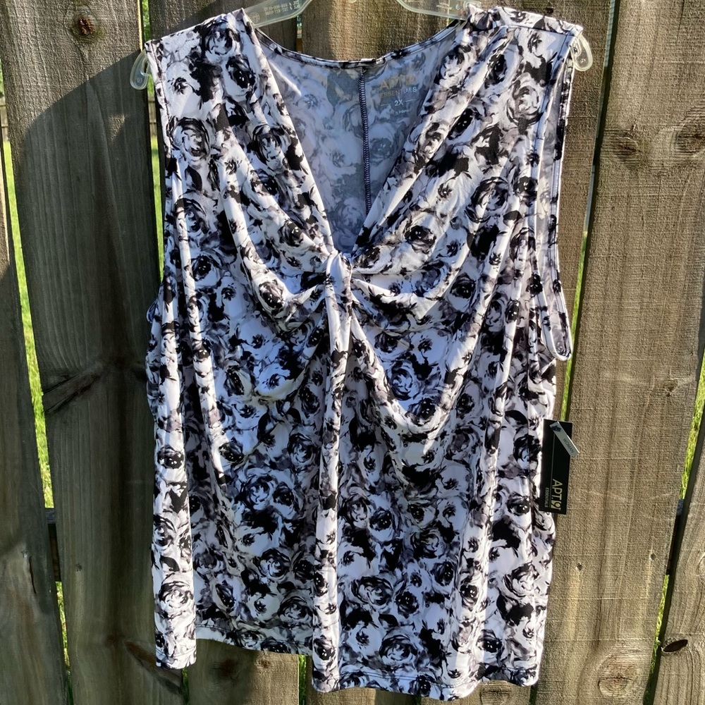 APT. 9 Rose Black Knot Front Tank Size 2X